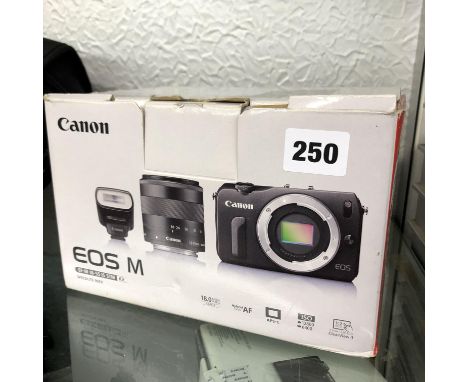 CANON EOS M SPEEDLIT 90EX DIGITAL CAMERA 18-55MM WITH FLASH