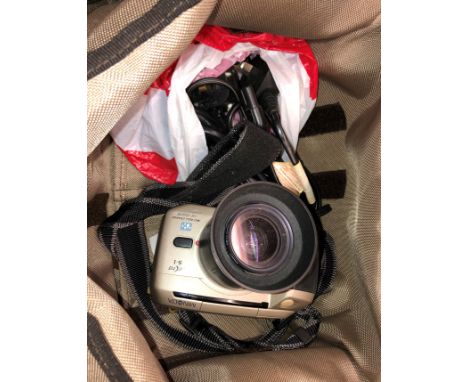 MINOLTA VECTIS S-1 CAMERA AND TRAVEL BAG