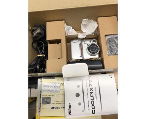 NIKON COOLPIX 775 DIGITAL CAMERA