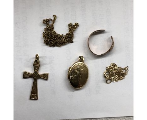 9CT GOLD CROSS, 9CT GOLD SMALL OVAL LOCKET, BROKEN ROSE GOLD RING AND A TRACE CHAIN 3.7G APPROX