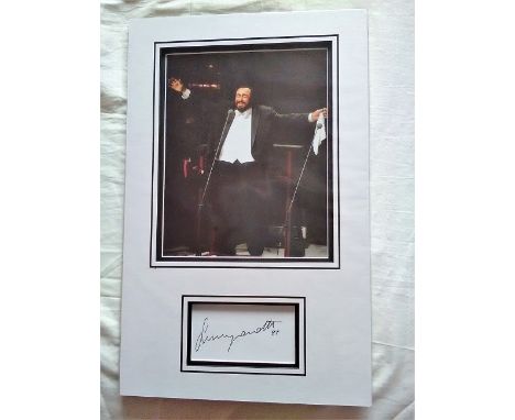 Luciano Pavarotti signed autograph presentation. High quality professionally mounted 17 x 11 inch overall sized display. 3D d