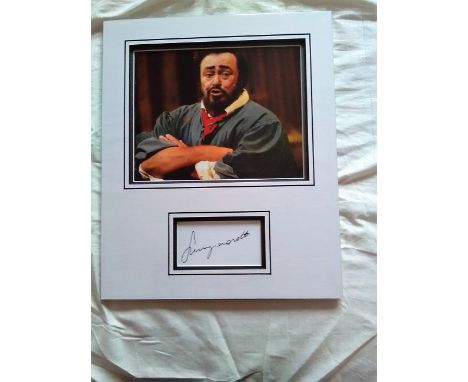 Luciano Pavarotti signed autograph presentation. High quality professionally mounted 16 x 13 inch overall sized display. 3D d