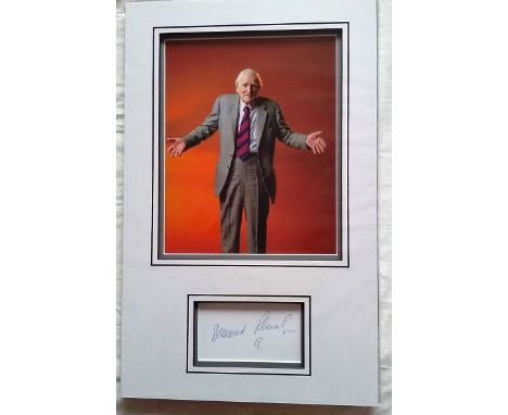 Desmond Llewelyn signed autograph presentation. High quality professionally mounted 17 x 11 inch overall sized display. 3D do