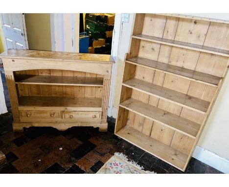 A 20th century pine open bookcase, slight oversailing top, above an alcove two tier book shelf flanked by fluted ends, above 