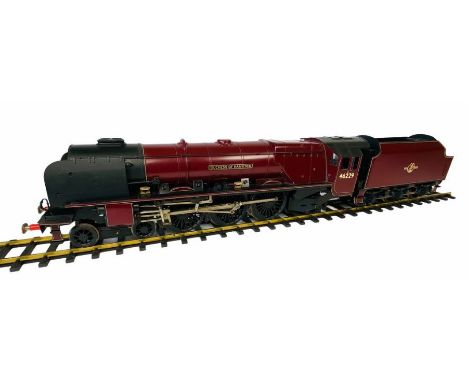 A Fine Scale 'Gauge 1' BR 'Duchess of Hamilton' 4-6-2 Steam Locomotive No.46229. This model is a 2 Rail electrically powered 