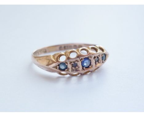 An antique 9ct gold dress ring, the face divided into cells and claw-set with blue stones, 1.3g