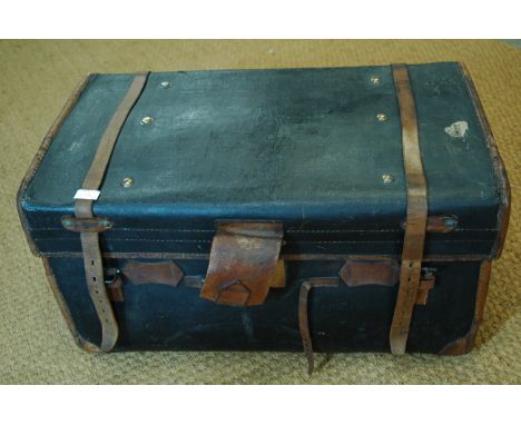 A vintage luggage trunk, 78 x 45 x 42 cm