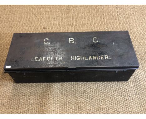 A Seaforth Highlander's steel trunk, 104 x 40 x 30 cm 