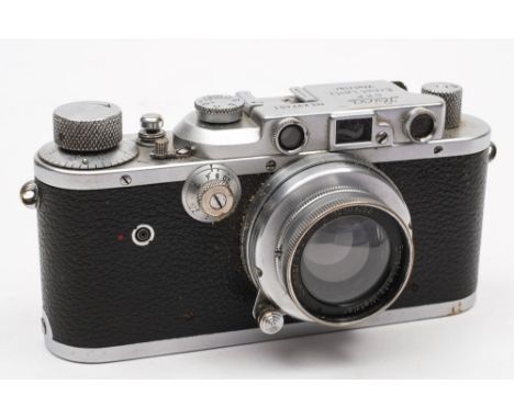 A Leica III model F Rangefinder camera: serial number 237451, chrome finish with black crackle body,  screw mount Leitz Summa