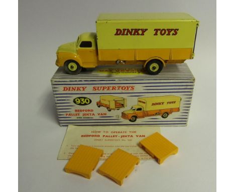 Dinky No 930 Bedford Pallet Jekta Van: two tone orange/yellow bodywork 'Dinky Toys' livery, with three pallets and instructio