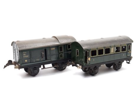 A Marklin O gauge Second/Third Class passenger coach '17250':, together with a goods wagon '17260' (2)