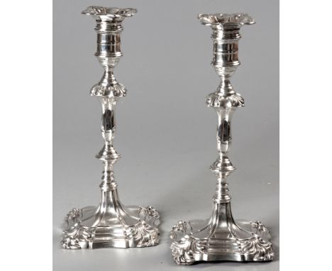 A PAIR OF EDWARDIAN SILVER CANDLESTICKS, SHEFFIELD 1908, D.E. & G.E., wax pans embossed with leaf motifs, segments bodies, on