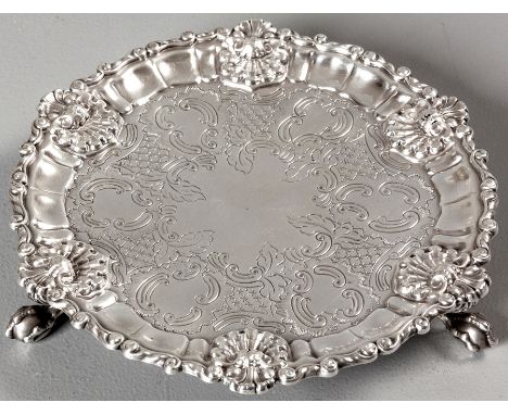 A GEORGE IV SILVER CARD TRAY, SHEFFIELD 1823, ROBERT GARRARD, with applied scroll rim, gadrooned border with six embossed she