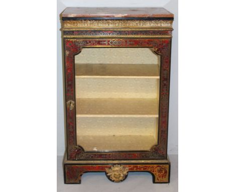 A 19TH CENTURY FRENCH BOULLE DISPLAY CABINET, the rectangular marble top above a brass palmette frieze with a single glazed d
