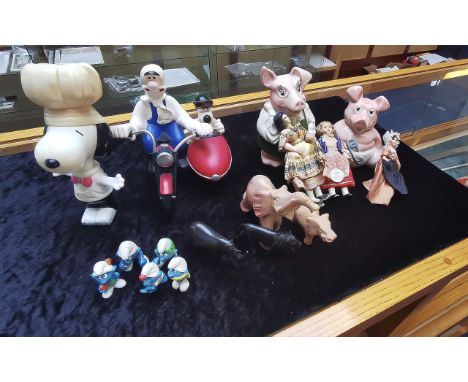 Box of Collectible Items, comprising two Wade Nat West pigs, Wallace &amp; Gromit figures in motorbike and sidecar, three dol