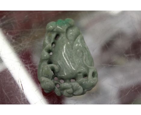 A Chinese carved jade amulet / pebble.