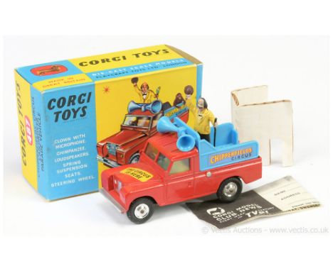 Corgi 487 "Chipperfields Circus" Land Rover Parade Vehicle finished in red, blue plastic back, lemon interior, silver trim, s