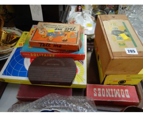Parcel of vintage board games, chess set and Viewmaster