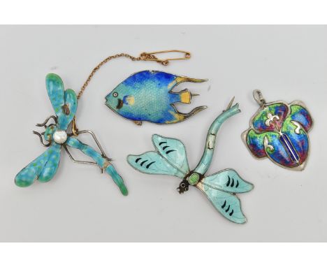 FOUR PIECES OF MAINLY EARLY 20TH CENTURY ENAMEL JEWELLERY, to include a silver enamel dragonfly brooch by J Aitkin &amp; Son,