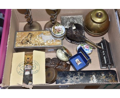 A BOX OF METALWARE AND OTHER COLLECTABLE ITEMS, to include a hinged metal card/cigarette/pencil box, the lid decorated with '