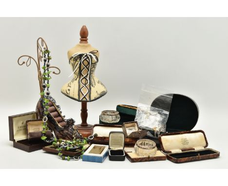 A BOX OF EMPTY BOXES AND JEWELLERY STANDS, to include a silver shield brooch, hallmarked Birmingham, fitted with a brooch pin