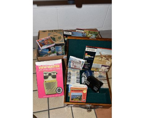 A WOODEN CASE CONTAINING A SAWYER’S VIEW-MASTER 3D VIEWER AND A QUANTITY OF SAWYER’S AND OTHER VIEW-MASTER PICTURES, approxim