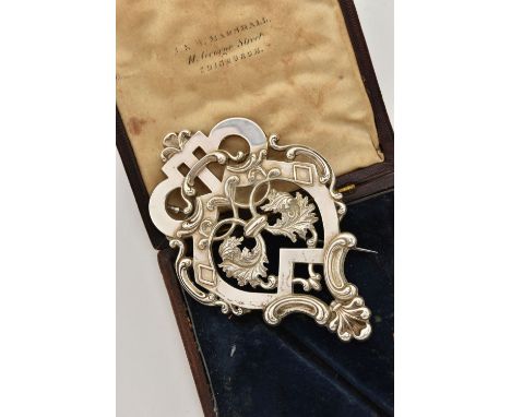 AN EARLY VICTORIAN SILVER BROOCH, with openwork scrolling acanthus leaf detail, with personal inscription on the reverse read