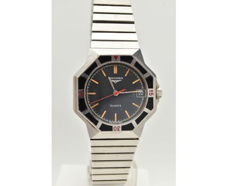 A GENTS 1970'S BOXED 'LONGINES WRISTWATCH, quartz movement, round black signed 'Longines Quartz', baton markers, date window 
