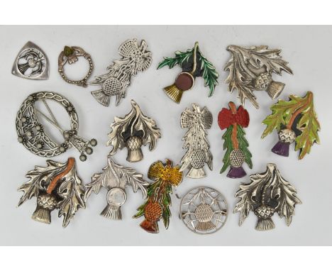 A SELECTION OF MAINLY SCOTTISH RELATED JEWELLERY, to include various thistle brooches, some with enamel, a tiara style brooch