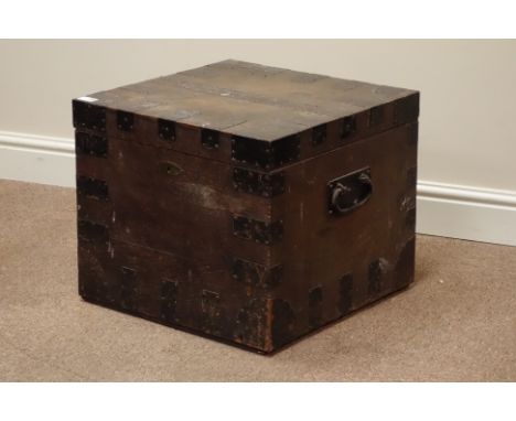 Early 20th century oak and metal bound trunk (W49cm), and a singer sewing machine   Condition Report   Click here for further