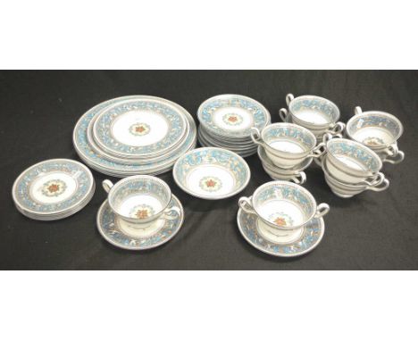 Wedgwood Florentine Turquoise part dinner set comprising 4 main dinner plates, 2 large entree plates, 2 smaller entree plates