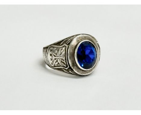 A vintage silver ring. Size V.