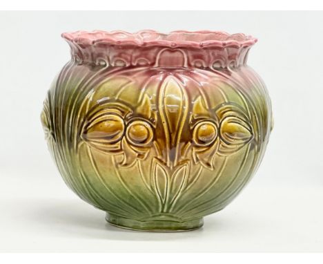 A large signed Art Nouveau Majolica jardiniere/planter. Early/Mid 20th Century. 30x26cm