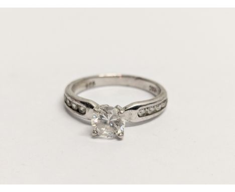 A silver ring. Total weight 2.7g