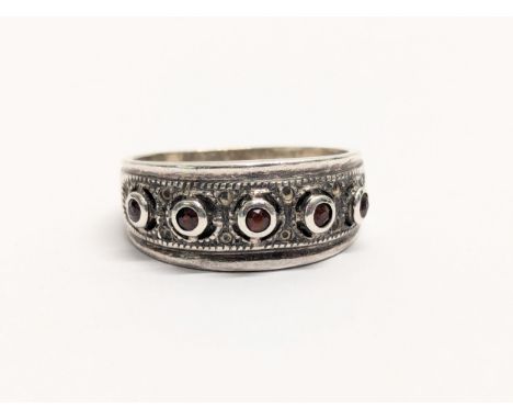 A silver ring. 4.7g