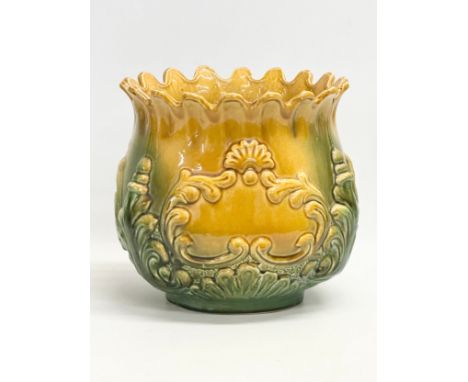 A large Art Nouveau Majolica jardiniere/planter. Early/Mid 20th Century. 29x26cm