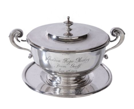  A silver porringer, cover and stand by Sebastian Garrard,   London 1910, with a compressed finial and twin flying scroll han