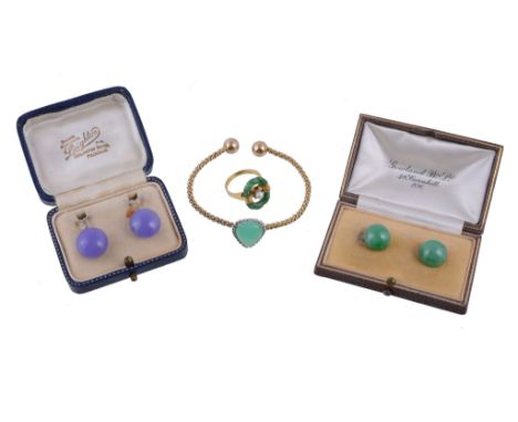  A small collection of jewellery,   to include a chrysophrase set bangle, the polished pear shaped chrysophrase panel within 