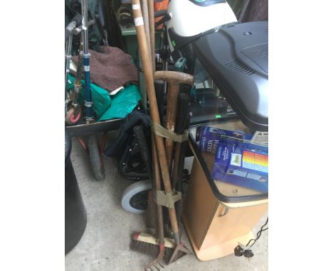 A BUNDLE OF GARDEN TOOLS