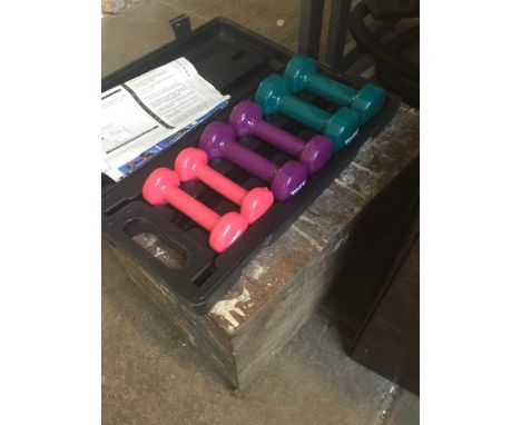 AN EXERCISE WEIGHTS SET AND A WOODEN BOX OF OLD TOOLS