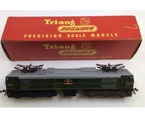 Hornby: A collection of Triang Hornby railway to include: R.351 Co-Co class EN2 electric locomotive with pantograph, boxed, P
