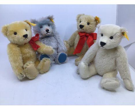 Steiff: A collection of four small unboxed Steiff yellow tag bears to comprise: Classic 1905 Replica, 001604; Classic 1929 Be