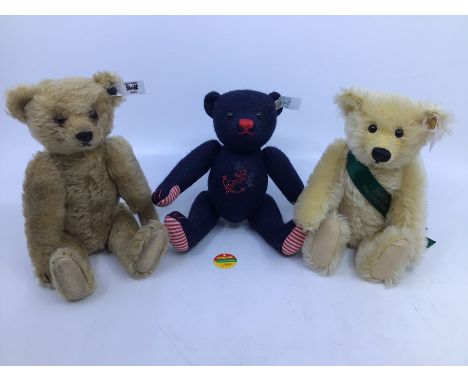 Steiff: A collection of three unboxed Steiff bears to comprise: Teddybear 1924 Replica, 651/924 LE, 403262; Steiff 2001 Club 