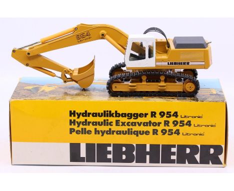 Conrad: A boxed Conrad, Hydraulic Excavator, Litronic, R954, 1:50 Scale, Model 2834, Liebherr, yellow main body, vehicle good