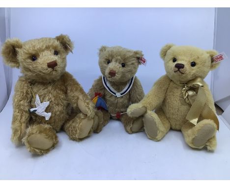 Steiff: A collection of three unboxed Limited Edition Steiff bears to include: Picnic Boy, 021510, 356/1000; Edward Bear, 662