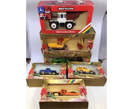 Britains: A collection of assorted Britains to include: British Telecom Land Rover 9923, British Gas Land Rover 9924, Mercede