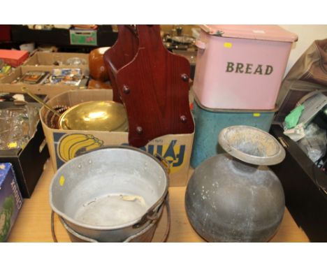 A QUANTITY OF ASSORTED METALWARE, TO INCLUDE TWO ENAMEL BREAD BINS