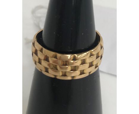 An 18-carat gold basketweave ring, size N, 5.3g