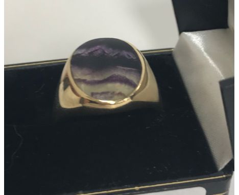 A 9 carat gold bluejohn set signet ring, the bluejohn as an oval roundel, size Z + 1, total weight 12 g CONDITION REPORTS Has