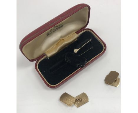 A pair of 9-carat gold gent's cufflinks of plain form, 3.6g